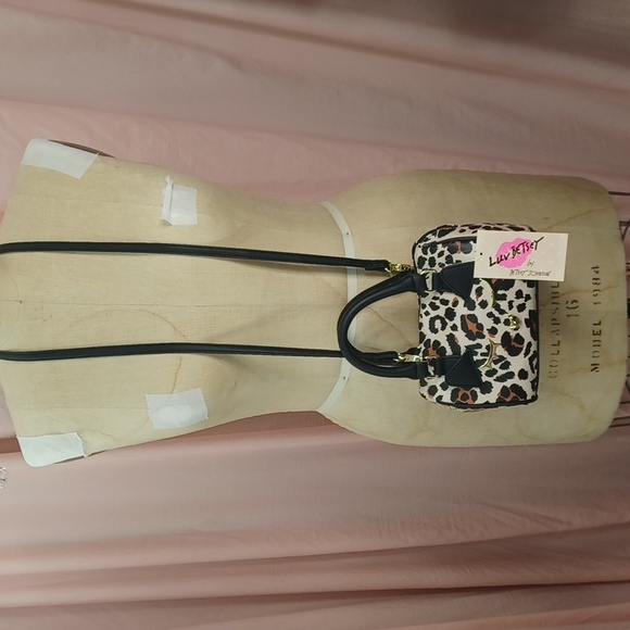 Betsey Johnson Cheetah Mini Barrel NWT - Picture 9 of 9